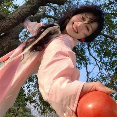 蓝天花朵